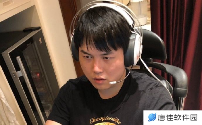 Zard爆料枫哥炒股赚的钱比直播多很多，直播只是单纯爱玩游戏